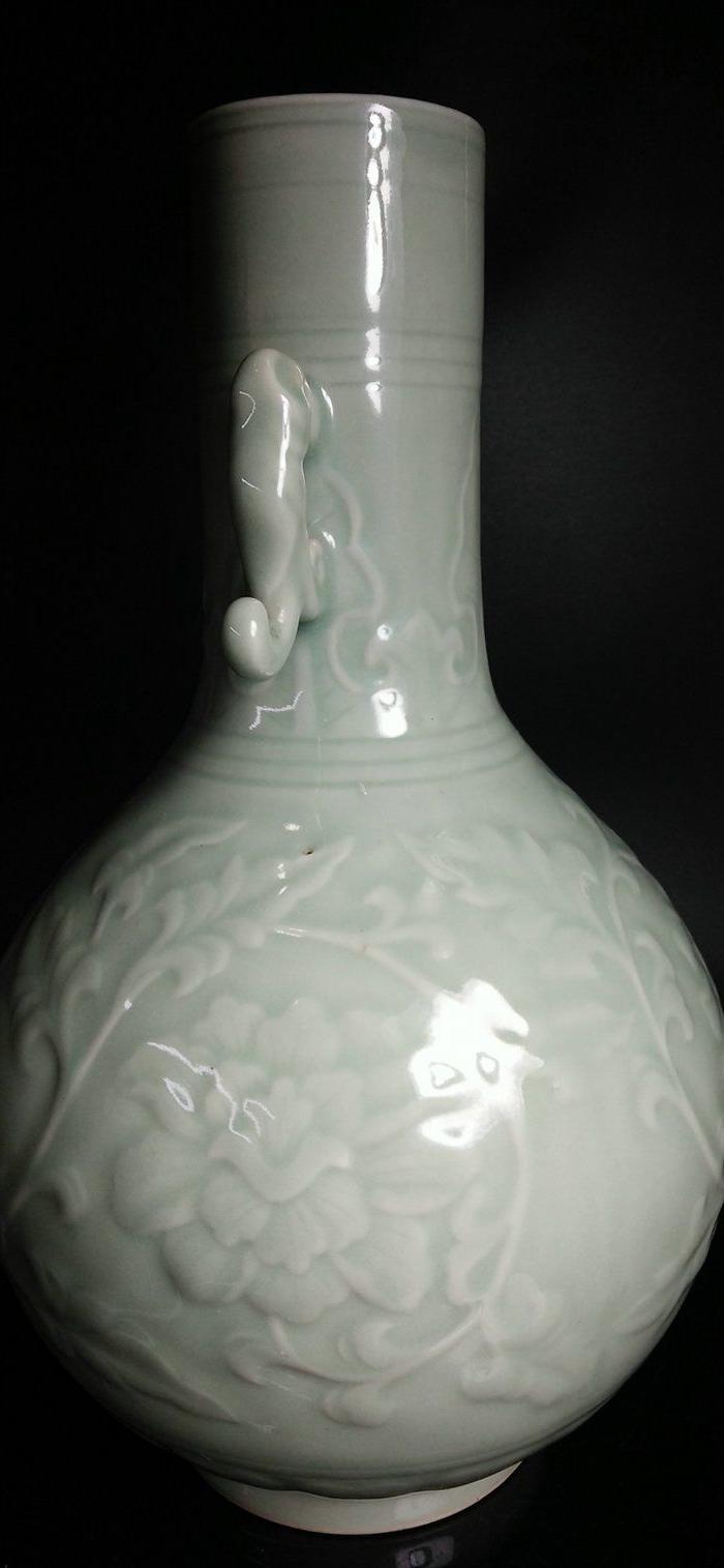 1970年前后 中国龙泉青瓷暗刻花卉双龙瓶 花瓶