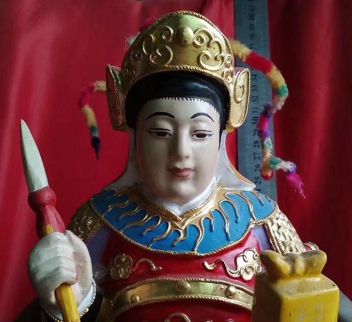 保证实木雕刻精品女将*武将估计是穆桂英菩萨神像雕像摆件双狮子