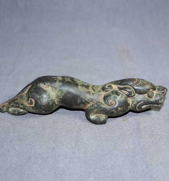 明代 铜质螭虎伏地虎