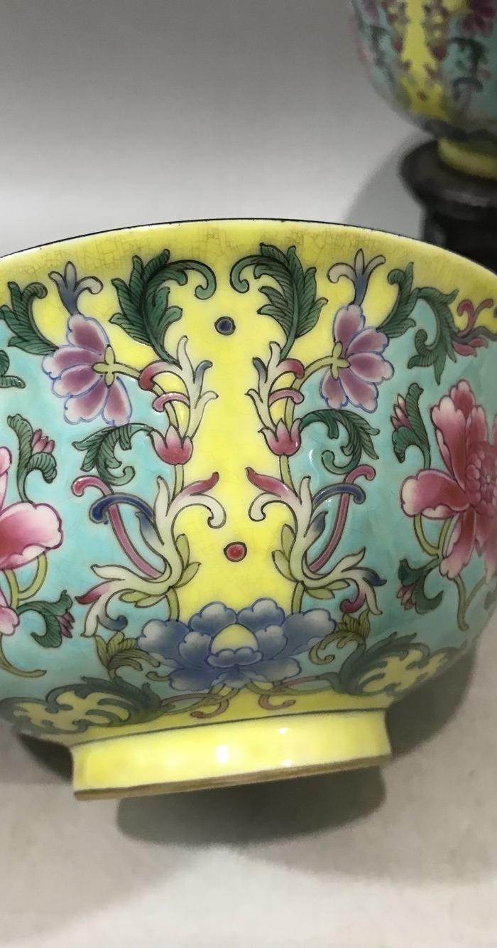 清康熙乌金釉珐琅彩牡丹花卉碗一对高7.5口径15厘米