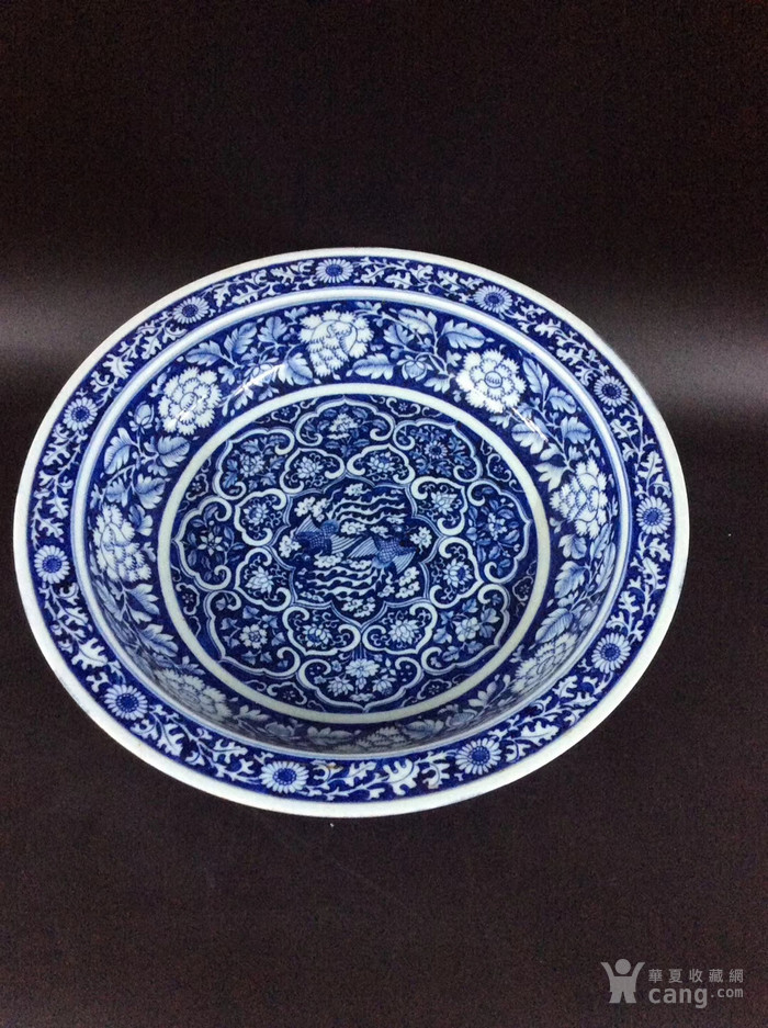 元青花双峰牡丹纹盘