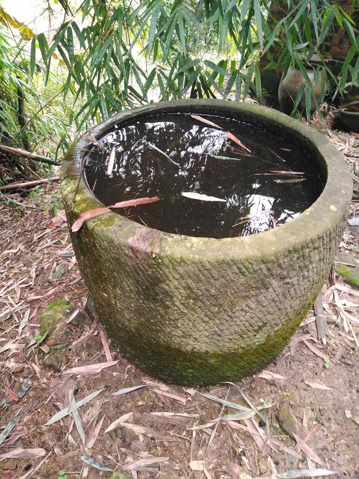 石头水缸