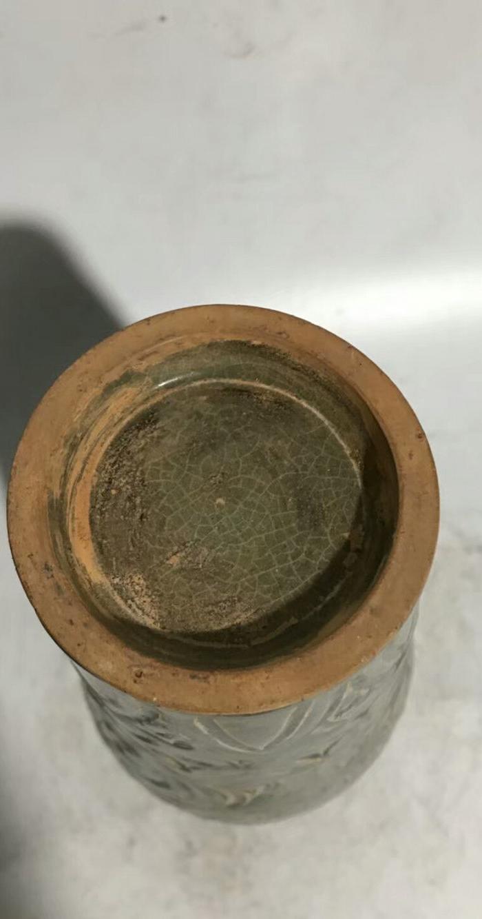描述:耀州窑剔花梅瓶  高30厘米底