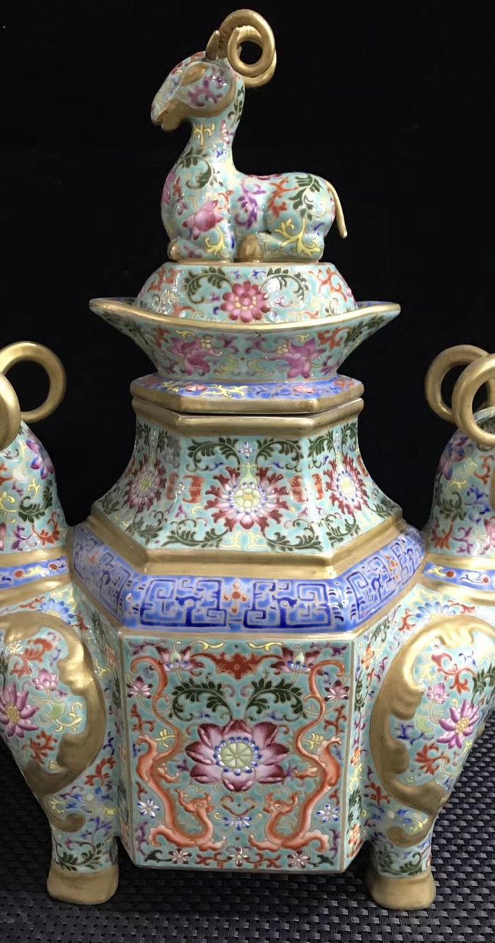 大清乾隆本金珐琅彩三阳开泰羊尊一对