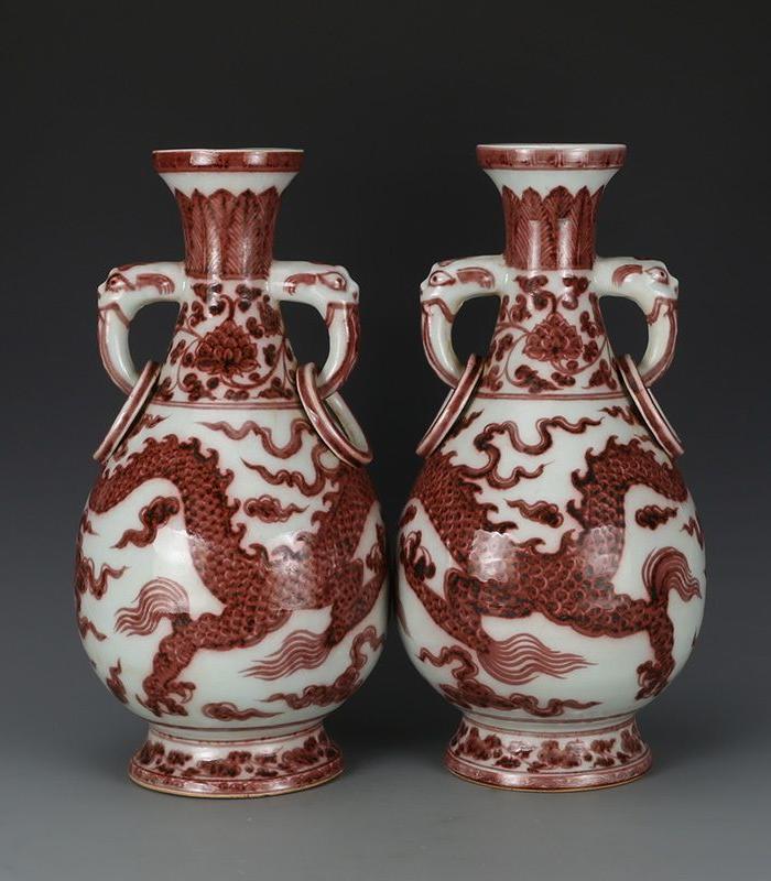 大明洪武年制釉里红龙纹象耳瓶