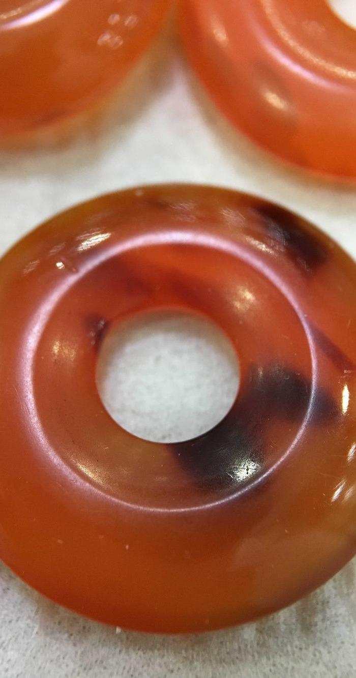 清代老玛瑙平安扣一组通走