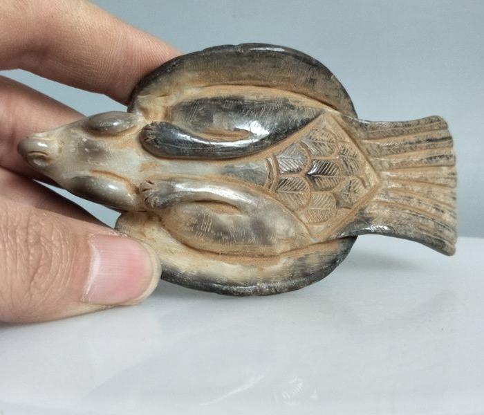 古玉战汉和田玉鹰手把件