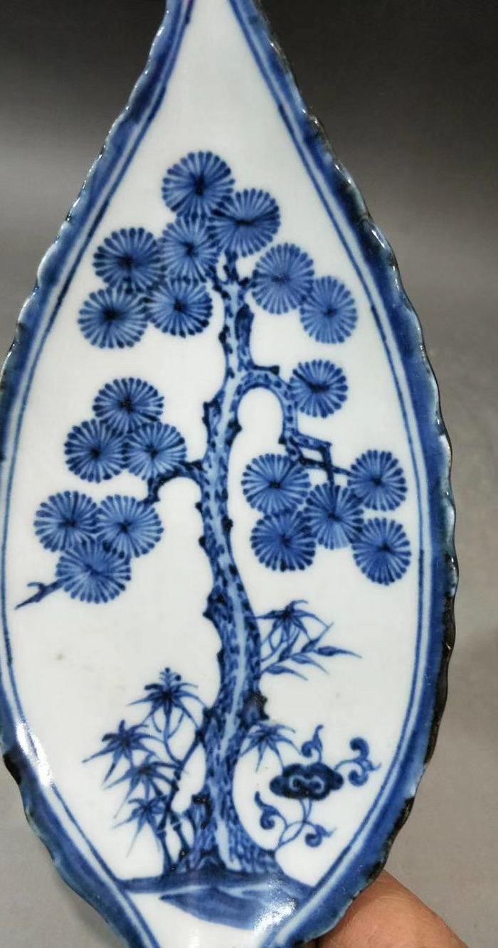 明 青花松竹梅树叶盘