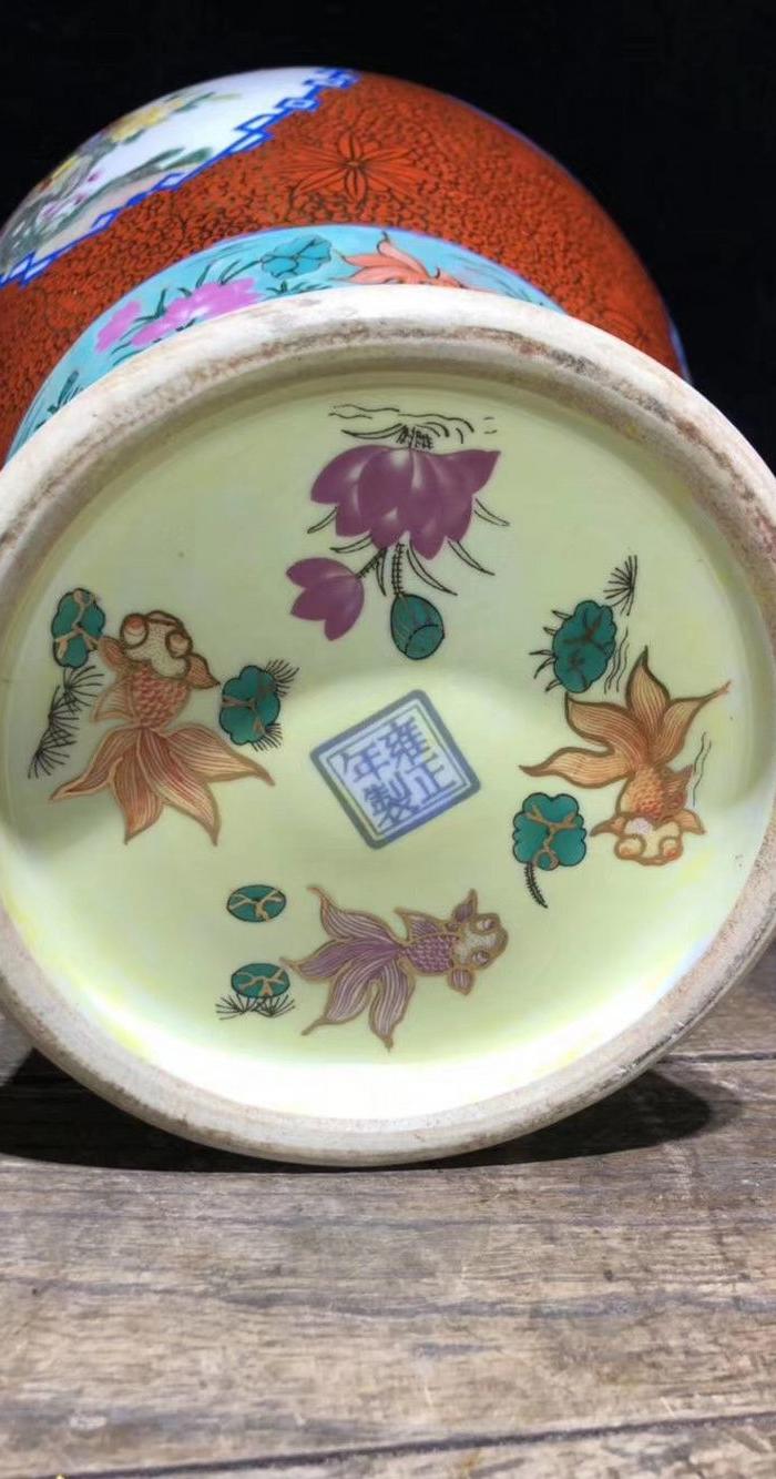 雍正年制珐琅彩开窗三羊尊梅瓶