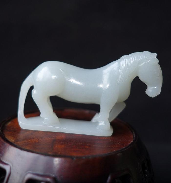 和田玉籽料白玉马吊坠