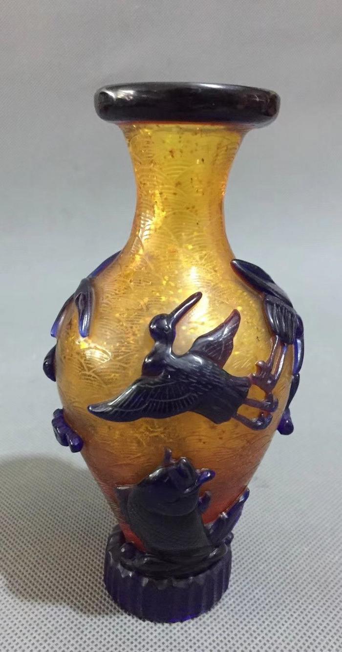 清代琉璃料器浮雕花瓶摆件