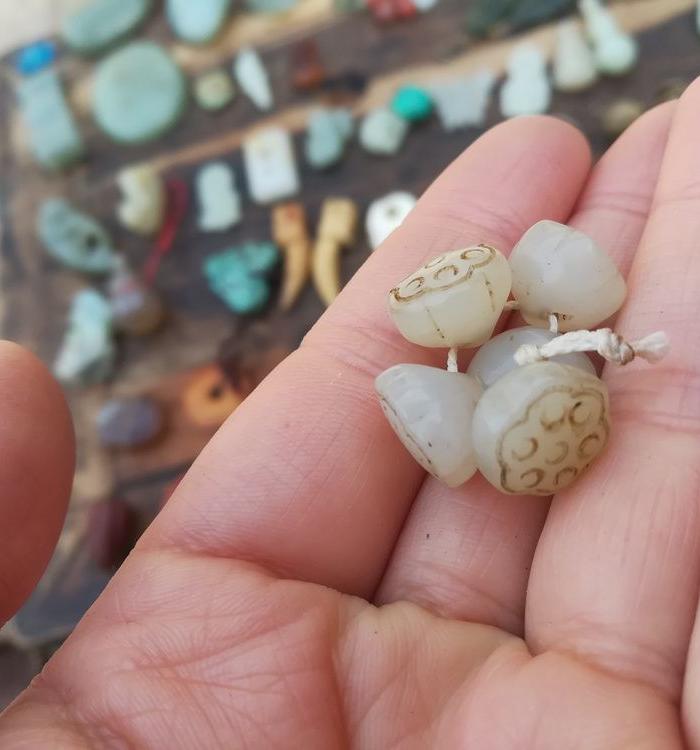 老和田玉扣儿,不议价,包老,东西不对可退货.