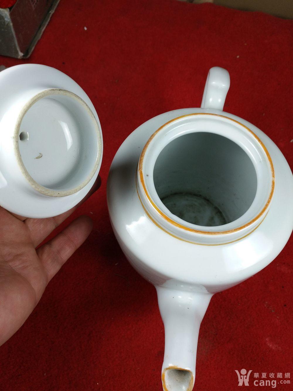 文革前后景德镇艺术瓷厂制茶壶一把