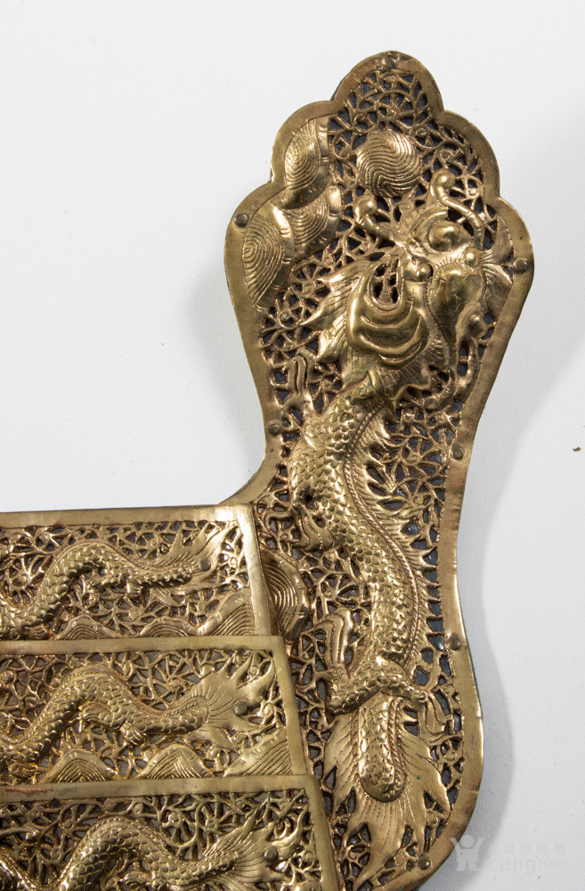 清代 双龙刺绣盔甲