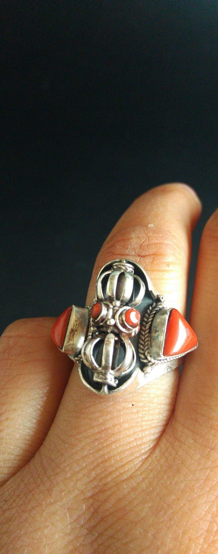 老银镶珊瑚戒指