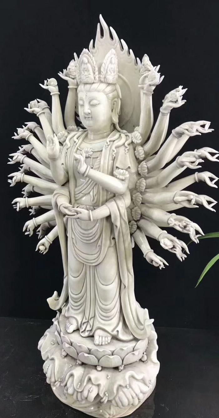 何朝宗款德化瑶千手观音