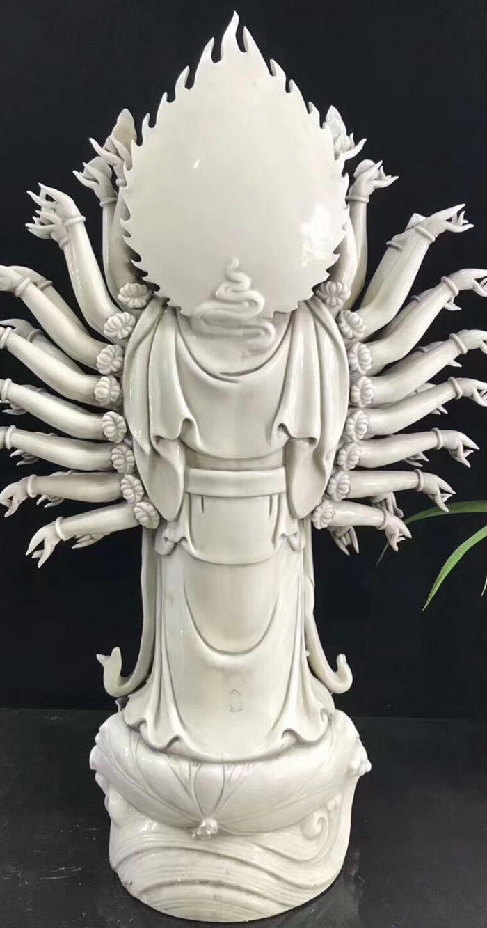 何朝宗款德化瑶千手观音