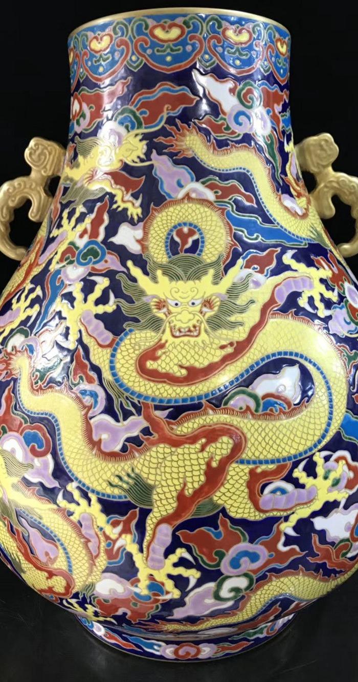 清乾隆御制鎏金珐琅彩祭蓝釉描金九龙纹双耳尊