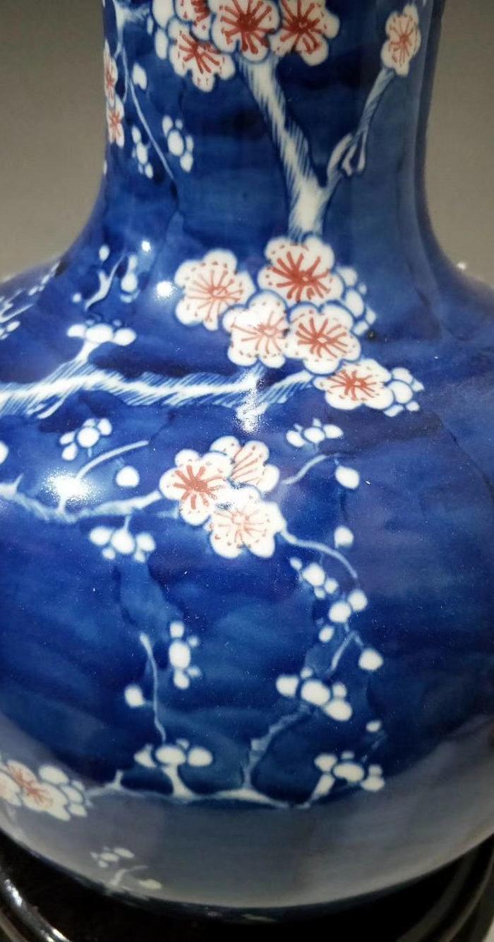 清代青花点彩冰梅天球瓶