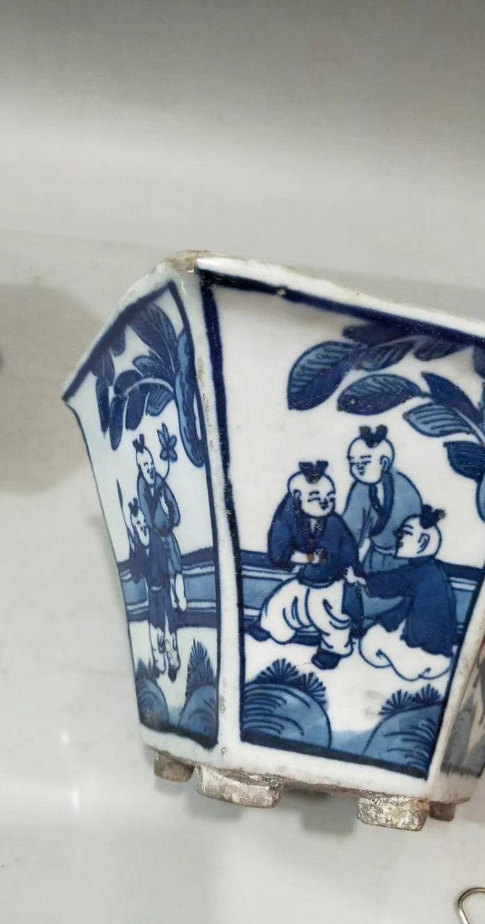 清代青花婴戏图六方花盆