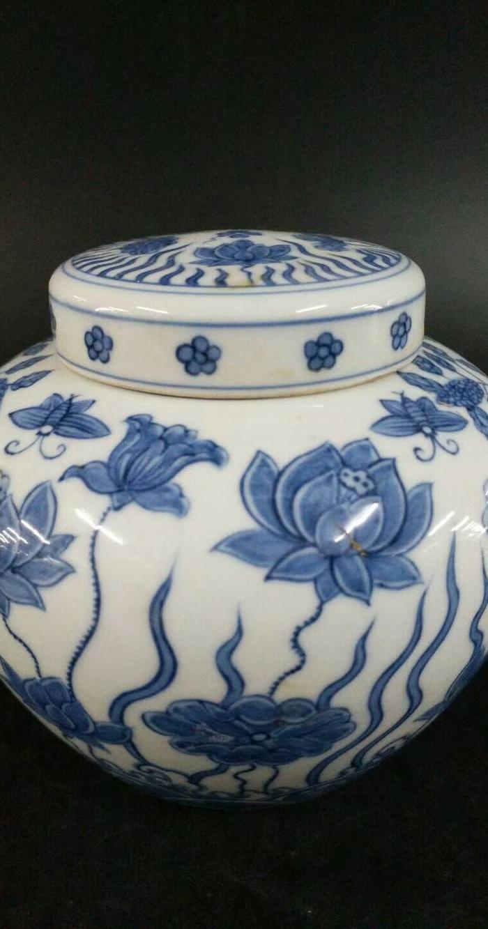 成化青花荷花纹天字罐