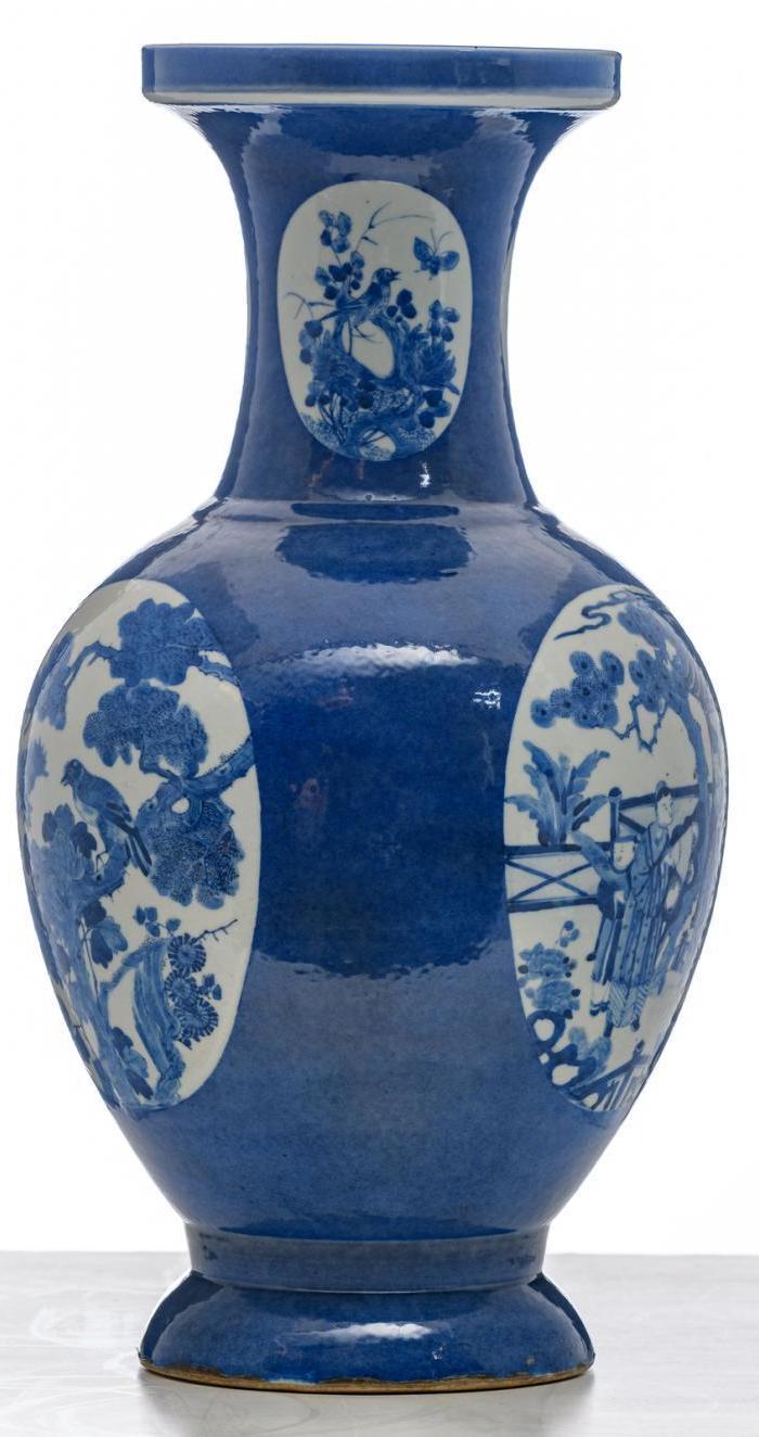 一个中国的蓝色圆形花瓶