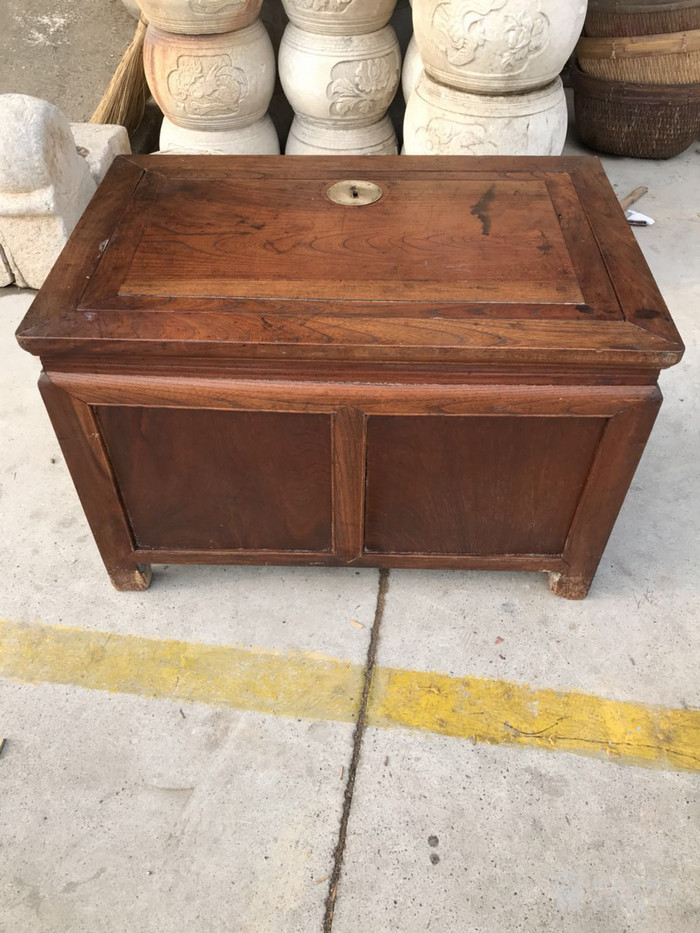 民国时期品相一流包浆浓厚榉木钱柜子