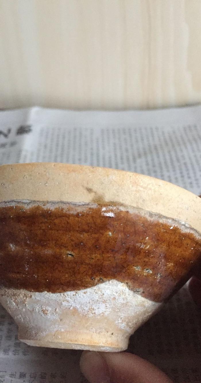 年代:宋代 艺术类别:单色釉 表现形式:茶壶茶杯 品相:全品 内容:纯色