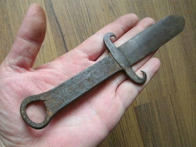 清代短铁剑,很规整的样子