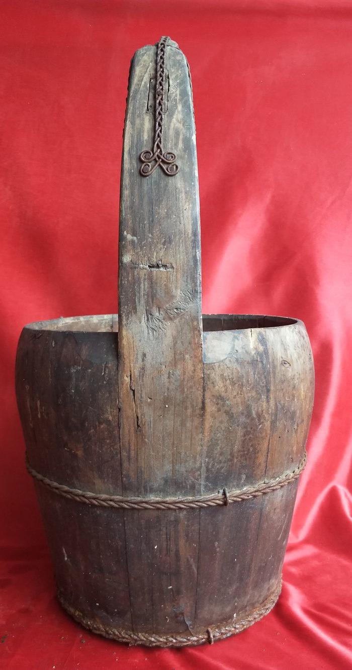 老木水桶一只