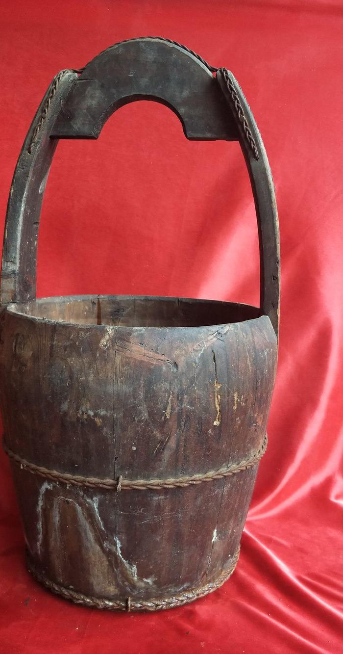 老木水桶一只