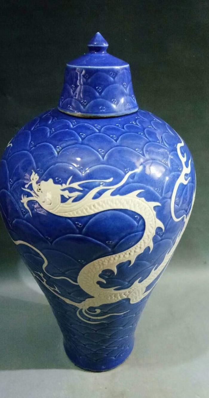 元 蓝釉海水龙纹梅瓶