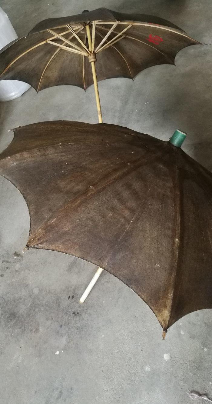 长88厘米左右,有破损和小漏洞,具体如图,注:伞内油漆名字为80年代后写