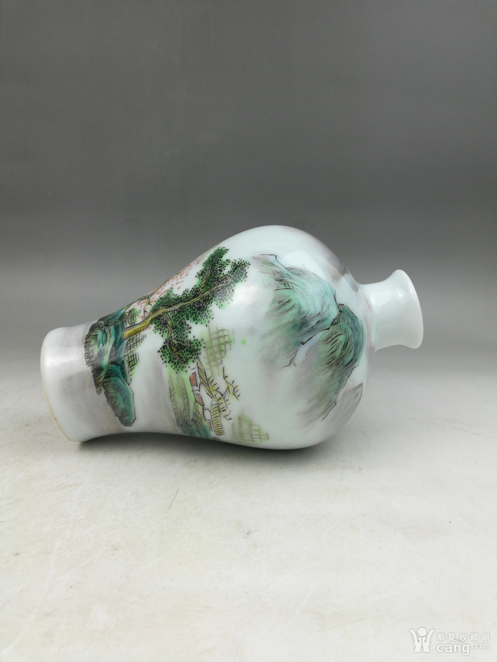 民国慎德堂制款粉彩山水赏瓶