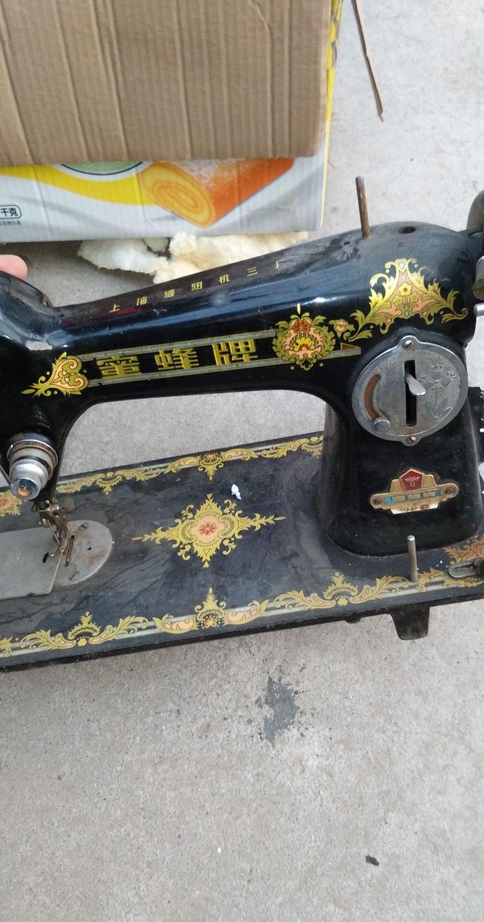 60年代上海三厂蜜蜂牌铜标缝纫机头