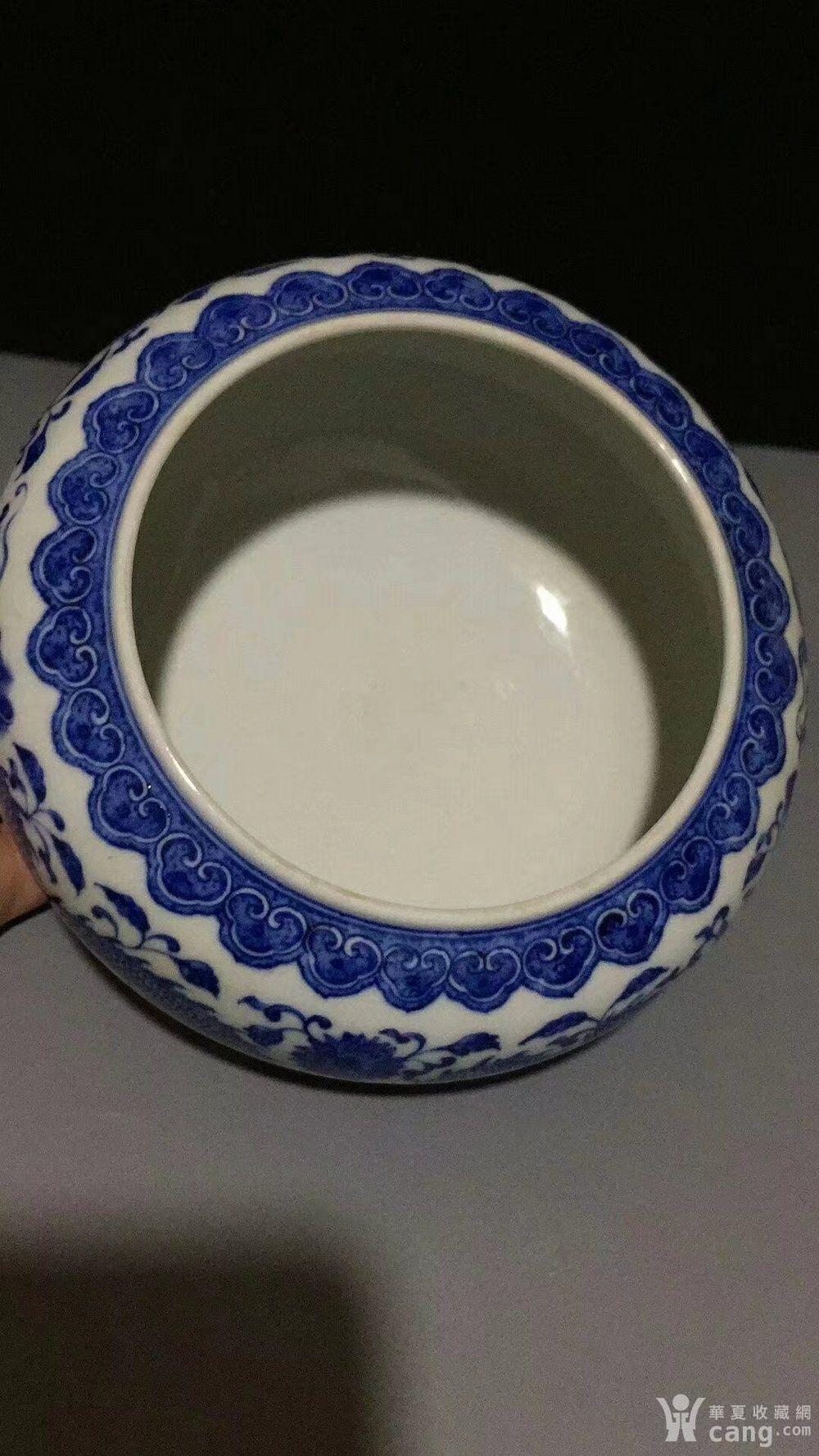 大清乾隆年制青花双龙花卉图纹笔洗