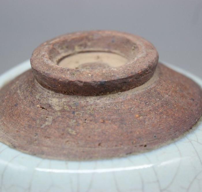 月白釉开片茶盏