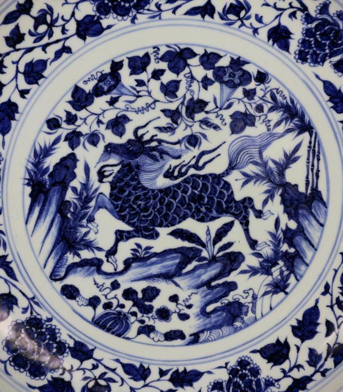 元青花缠枝花卉麒麟纹大盘