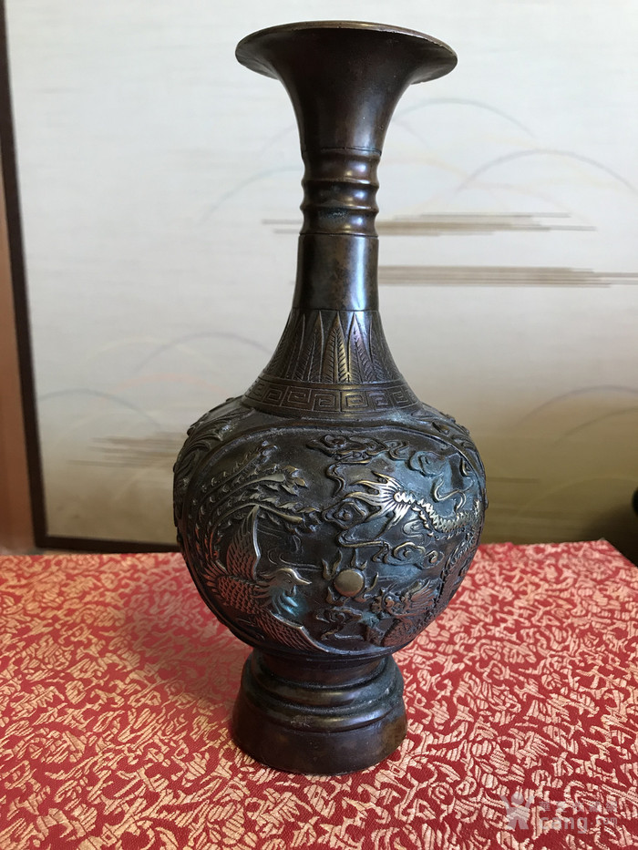 大明宣德年制铜花瓶龙凤戏珠