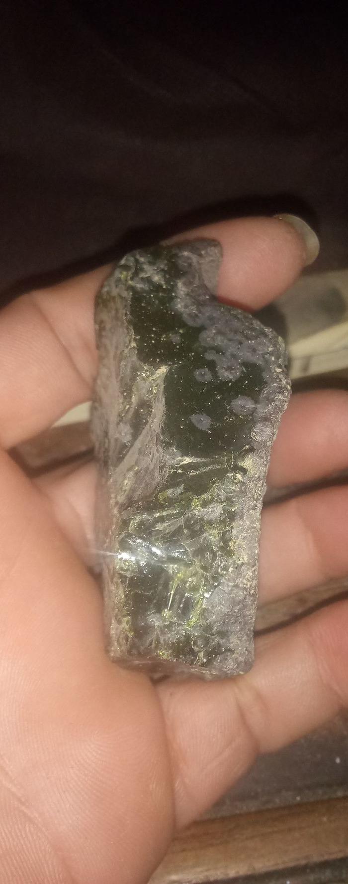 玻璃陨石子母石