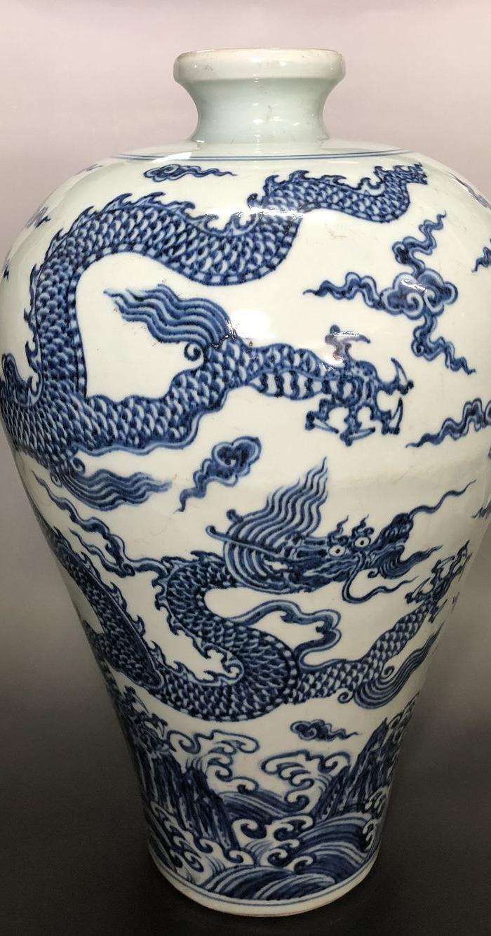 明代青花龙纹大梅瓶