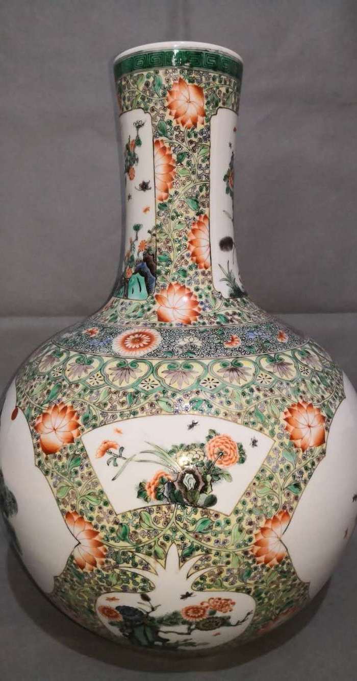 康熙五彩开窗花鸟天球瓶