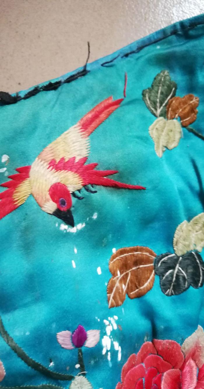 一双清 丝绸缎 绣花旗靴子 加一支男靴子.民俗收藏物品.