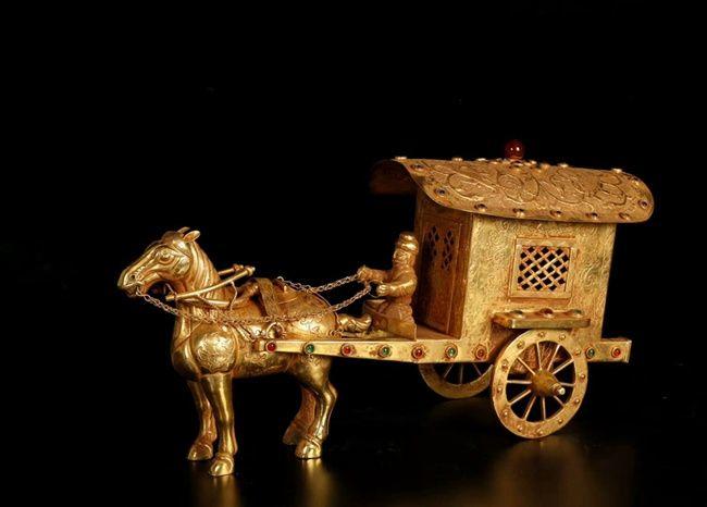 *精铸铜胎鎏金马拉车