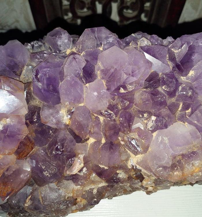 描述:山上收到的一个天然紫水晶原矿石长20厘多很重