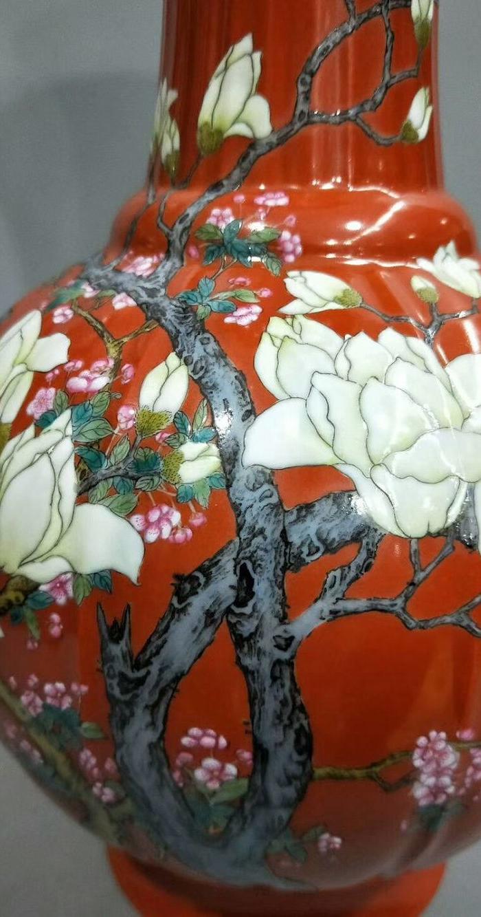 雍正 珊瑚红花卉花口赏瓶