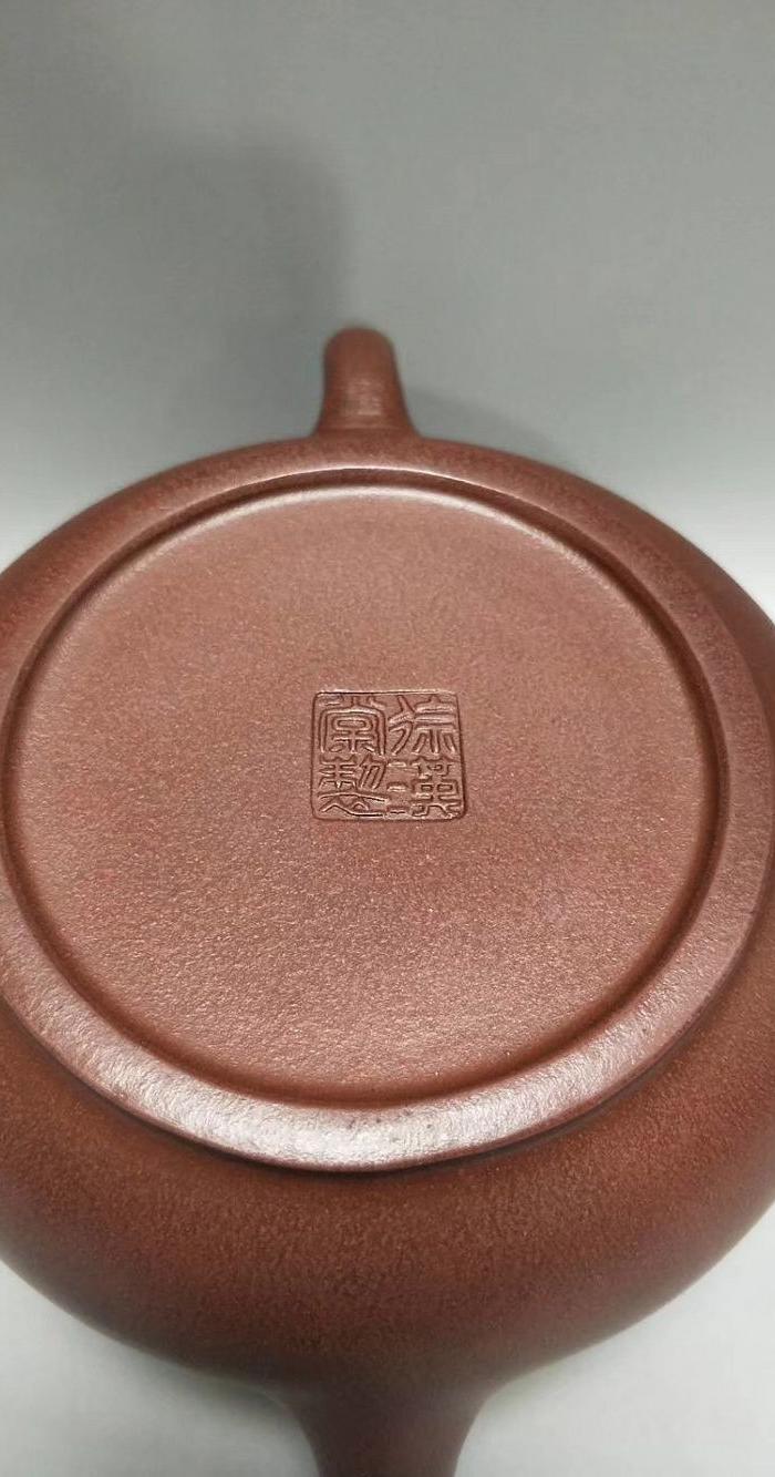 徐汉棠款,紫泥,泥绘花鸟紫砂壶.