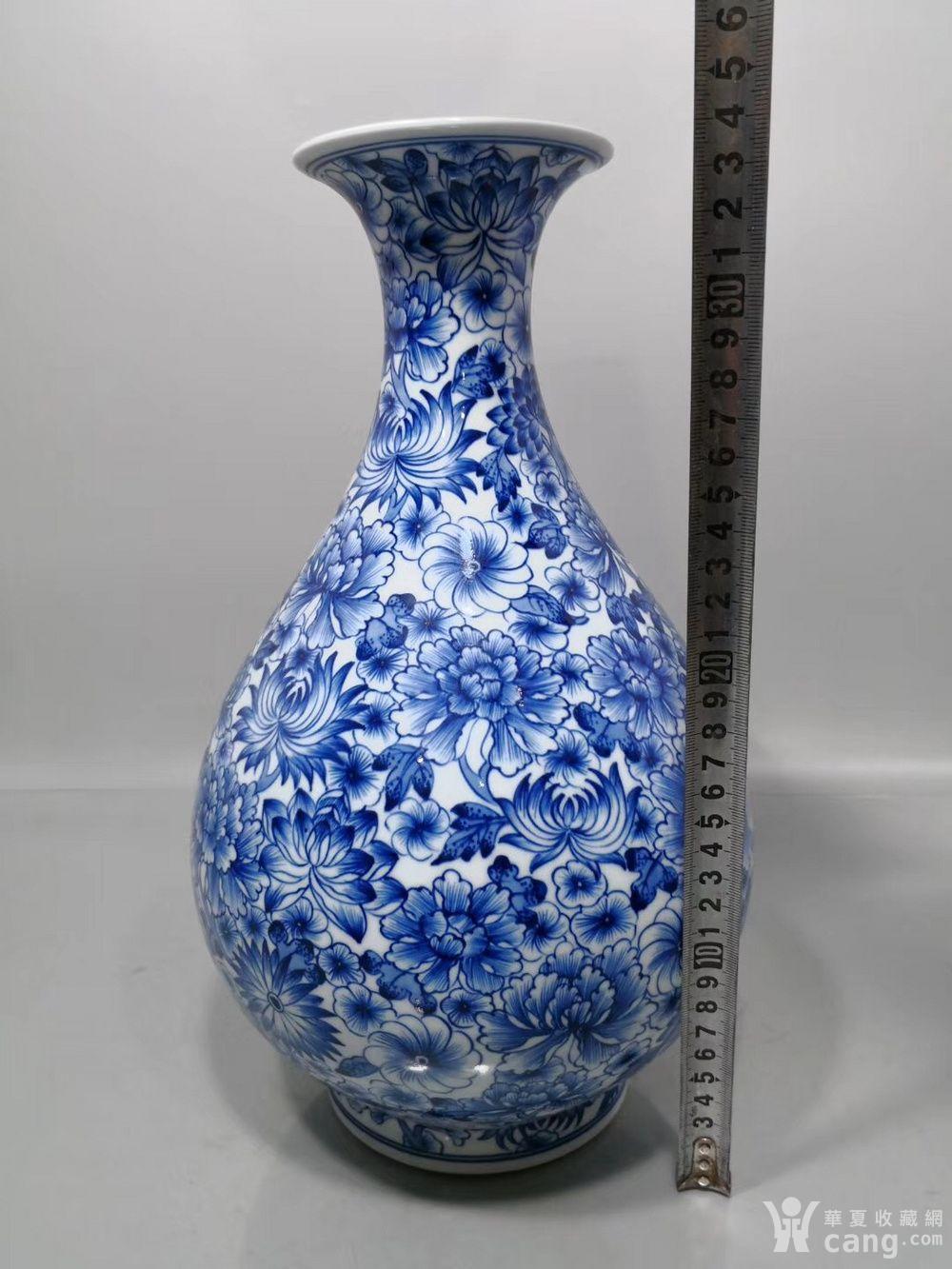 清代官窑青花万花鱼壶春花瓶