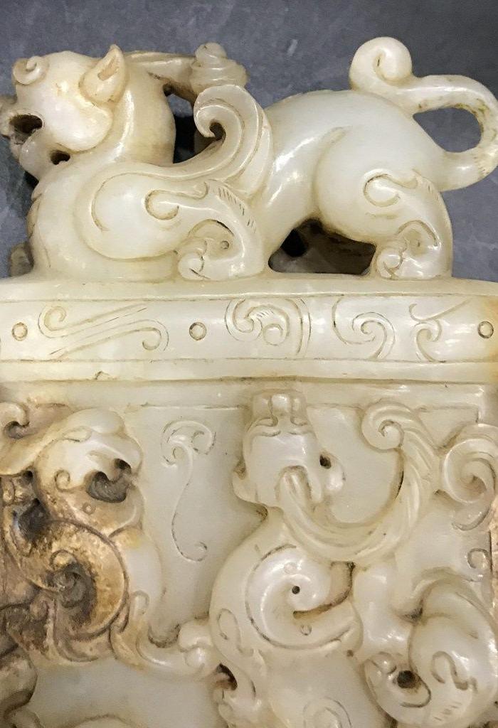 战汉瑞兽玉斧