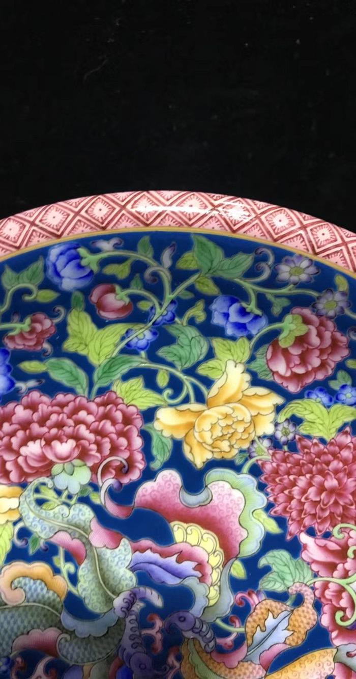 清乾隆珐琅彩碟穿花纹盘